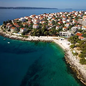 https://dream-variant.hotels-in-trogir.com