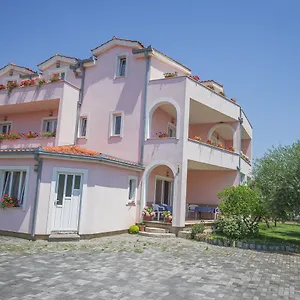 bed-and-breakfast-helena.hotels-in-trogir.com/